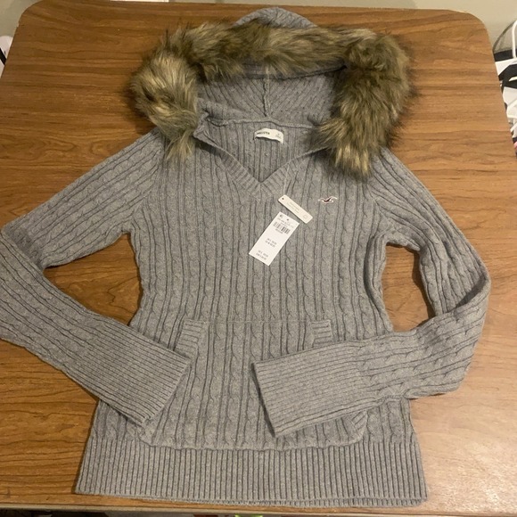 Hollister Faux Fur Trim Hooded Sweater Cable Knit Heather Grey Sz M NWT - Picture 2 of 10